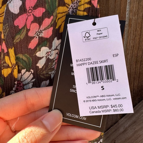 Volcom floral skirt - Picture 3 of 4